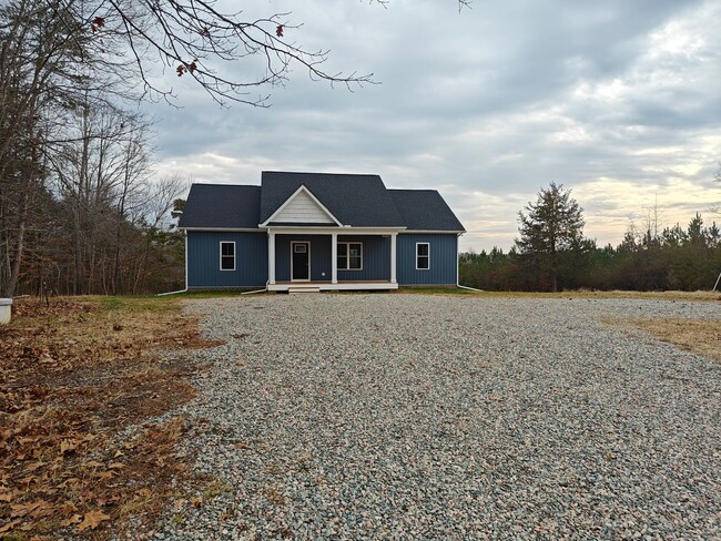 Foto del edificio - New 3 bedroom home on 2 acres