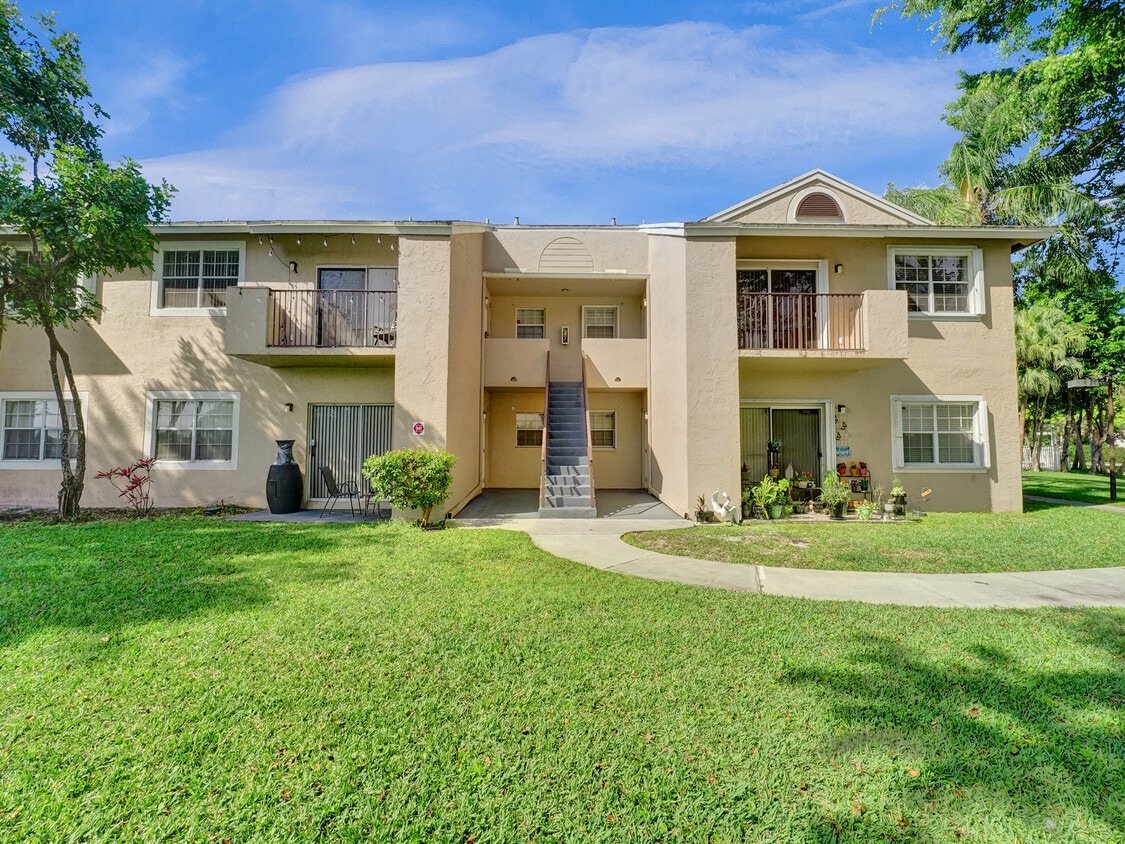 2151 NW 96th Terrace, Pembroke Pines, FL 33024 Townhome Rentals in