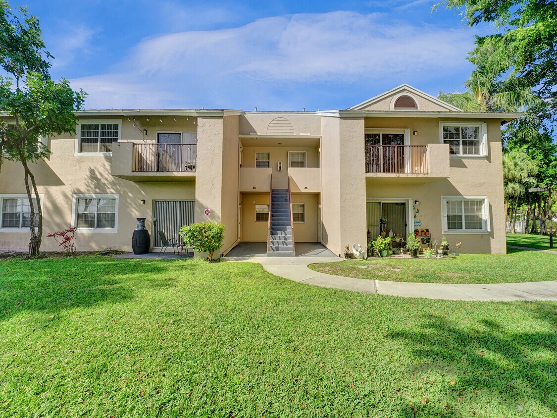 2151 NW 96th Terrace, Pembroke Pines, FL 33024 Townhome Rentals in