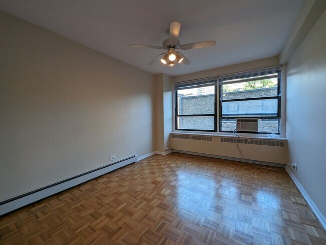 Foto del edificio - 4180 N Marine Dr