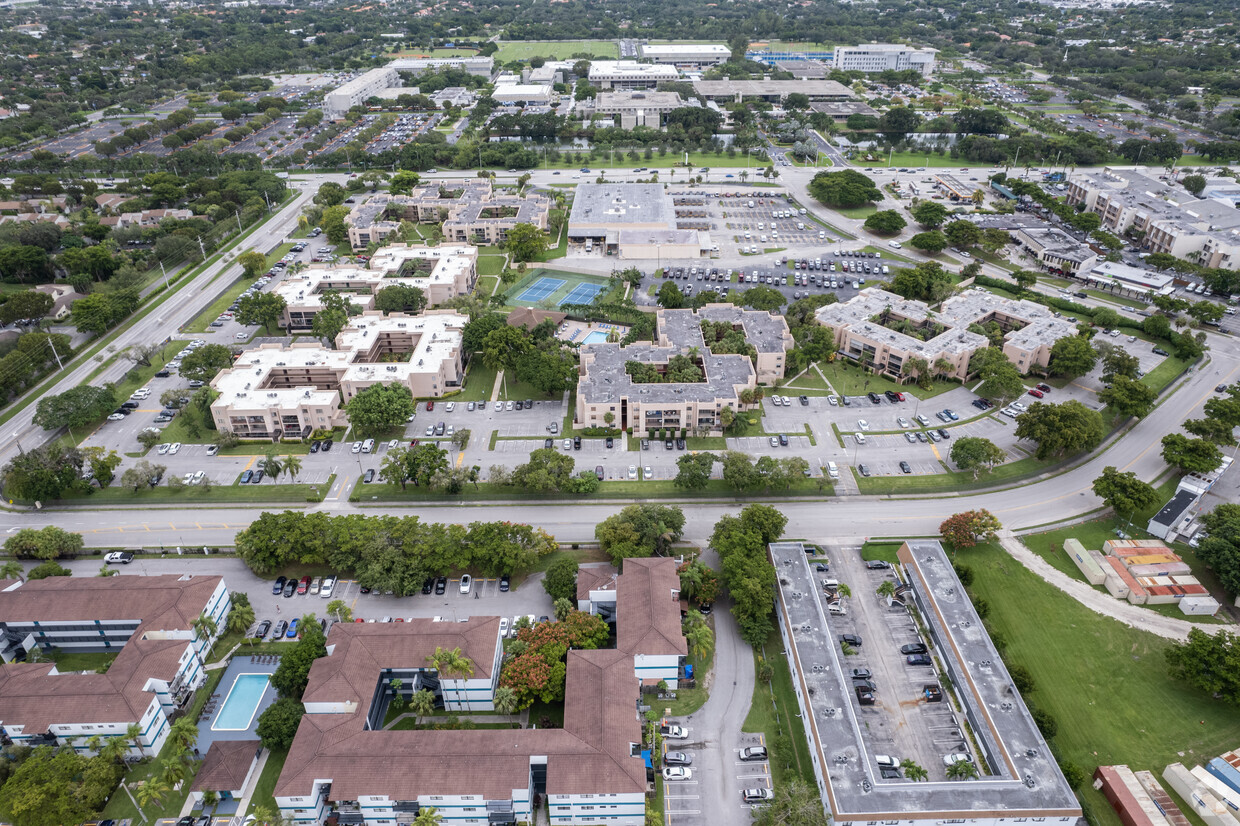 Aerial Photo - Gardens of Kendall