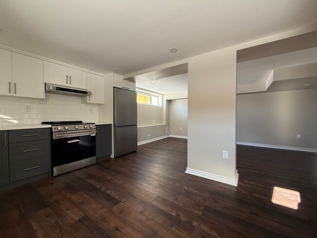 Building Photo - 175 Raylawn Crescent