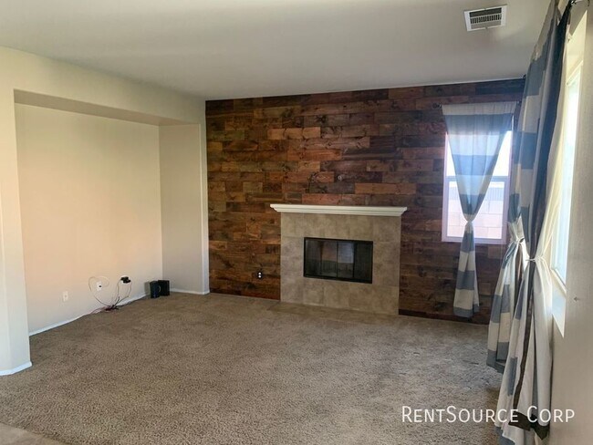 Building Photo - 5 Bedroom Home For Rent in West Lancaster