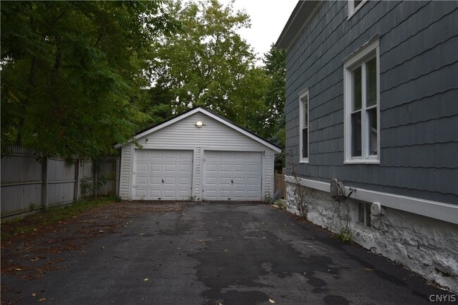 Building Photo - 625 Addison St