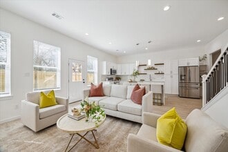 Building Photo - 925 Bianco Ln
