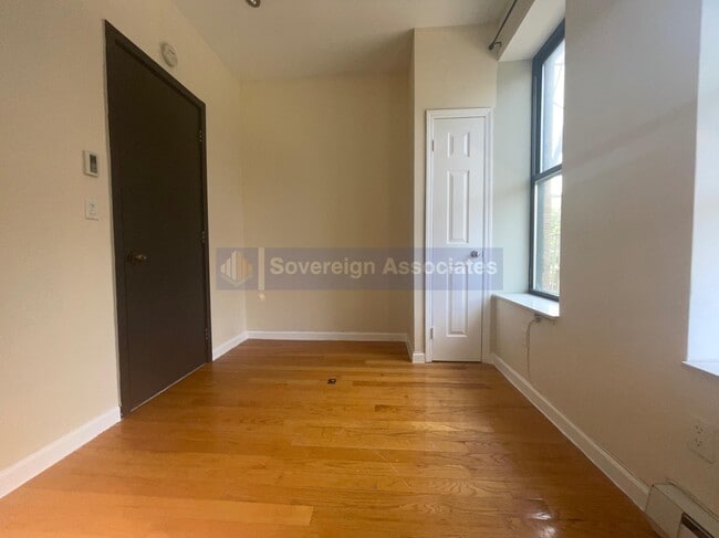 Foto del edificio - 342 Manhattan Avenue