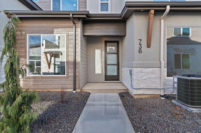 Foto del edificio - Brand New 3 Bed 2.5 Bath Townhouse With Many Amenities