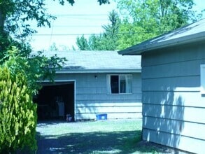 Building Photo - 605-605 1/2 E 34th Ave