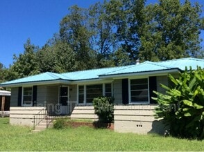 Building Photo - 812 10th Way