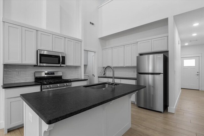 Building Photo - 717 Sun Meadow Dr