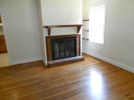 Foto del edificio - Nice 2 BR House off McKnight Mill Road