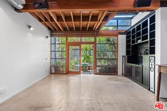 Building Photo - 1130 5th Ave