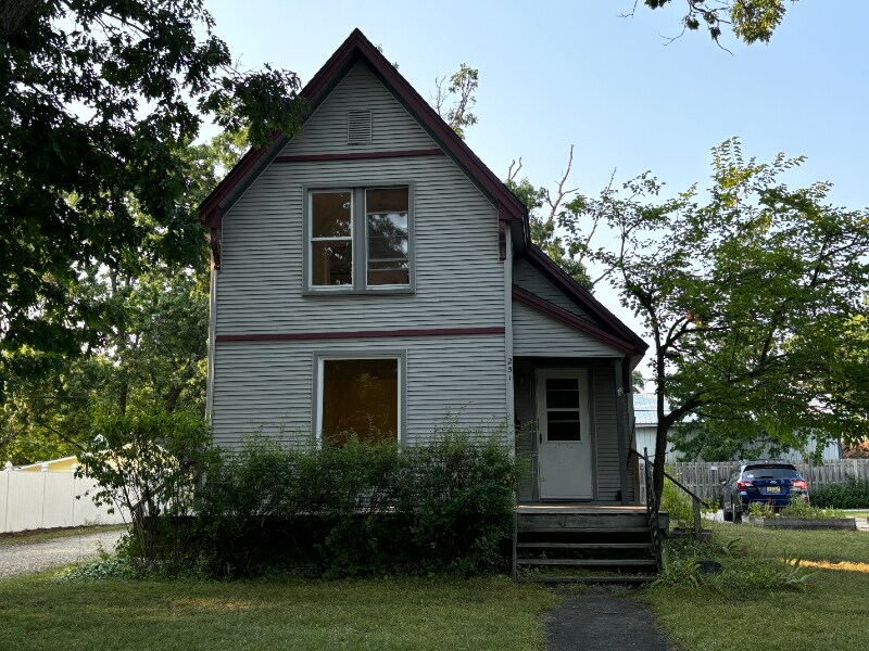 Primary Photo - 251 E Tenth St