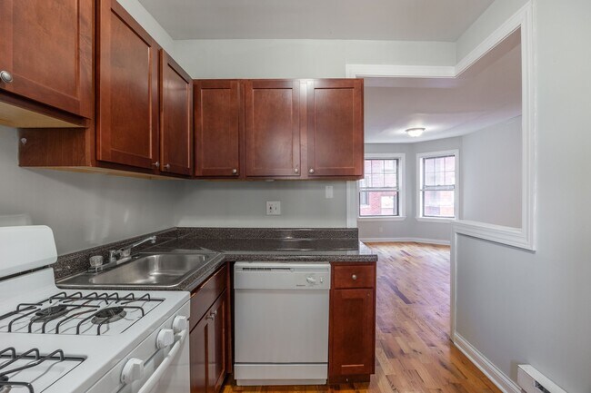 Building Photo - 4415 N Wolcott Ave