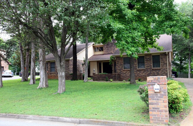 Building Photo - 1726 Wiltshire Dr