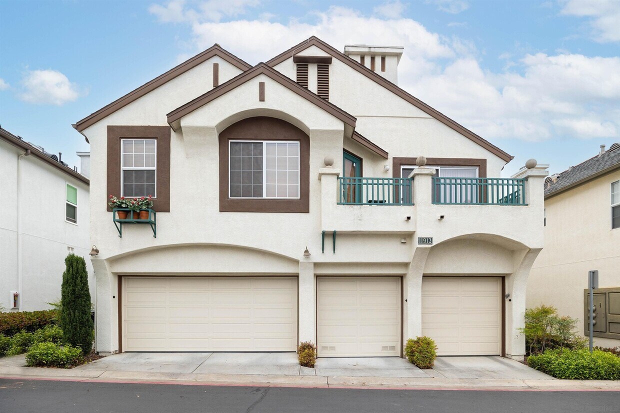 Foto principal - 11912 Cypress Canyon Rd