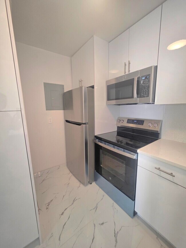 Building Photo - 205 Foxtail Dr
