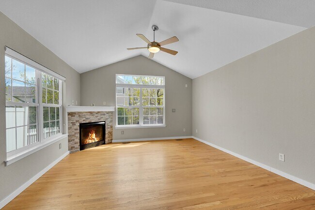 Foto del edificio - $2,800.00- 3-bed, 3.5 bath Townhome with Finished Basement and Fireplace in Broomfield!