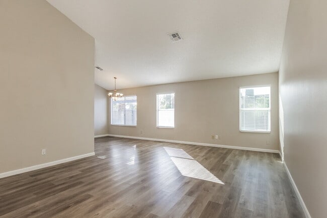 Building Photo - 6307 W Kings Ave