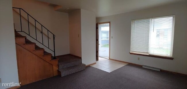 Building Photo - 3 br, 1.5 bath Townhome - 6745 N 75th St