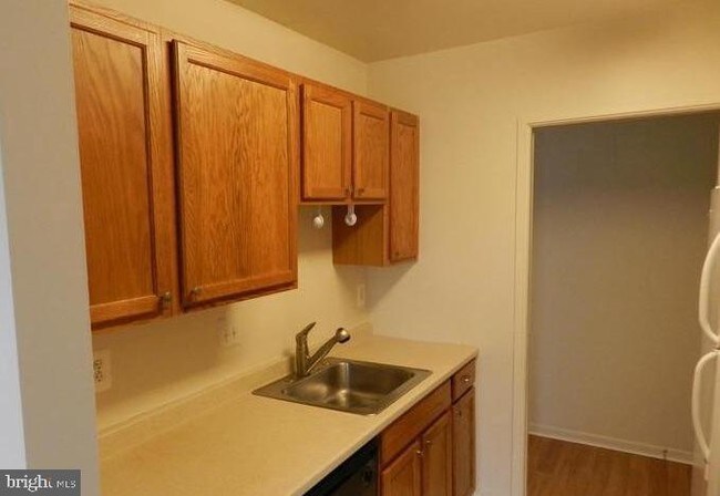 Foto del edificio - 7599 Gales Ct