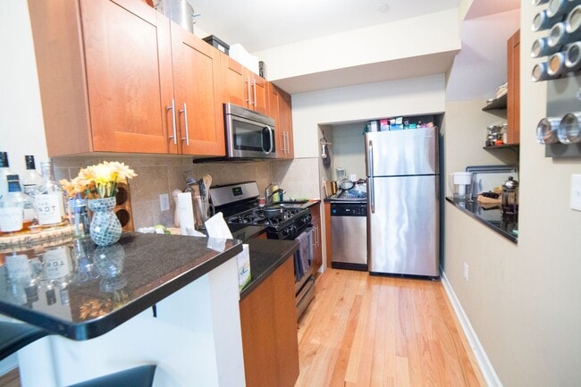 Photo - 3006 W Girard Ave Apartment