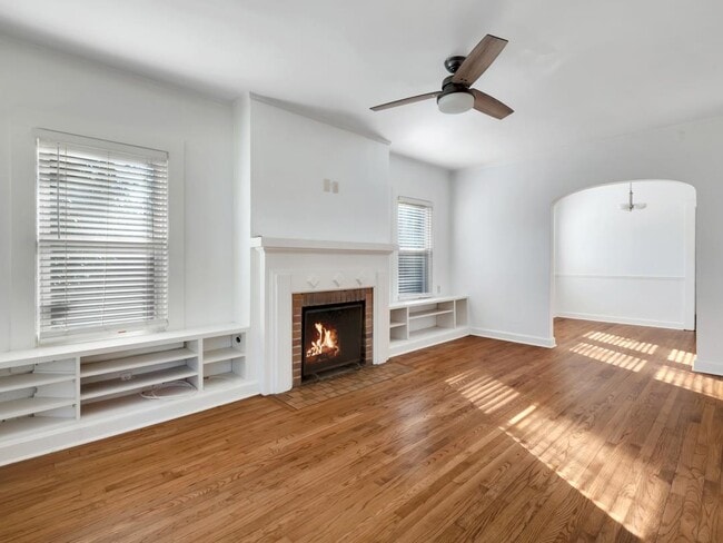 Building Photo - 412 Talaflo St