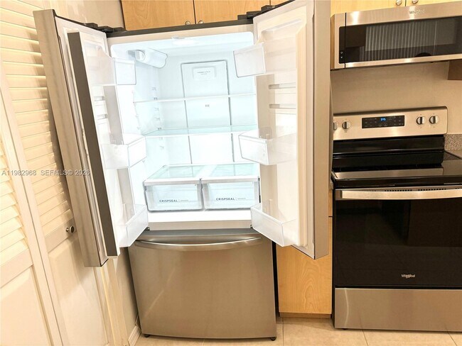 Building Photo - 1020 Villa Cir