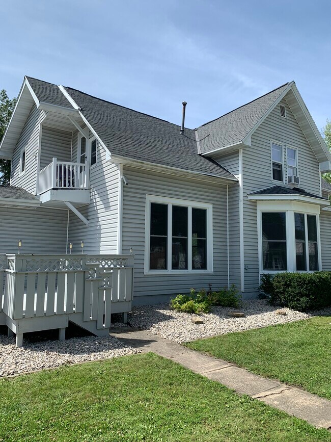 Lower Unit Front - 116 S Lake St