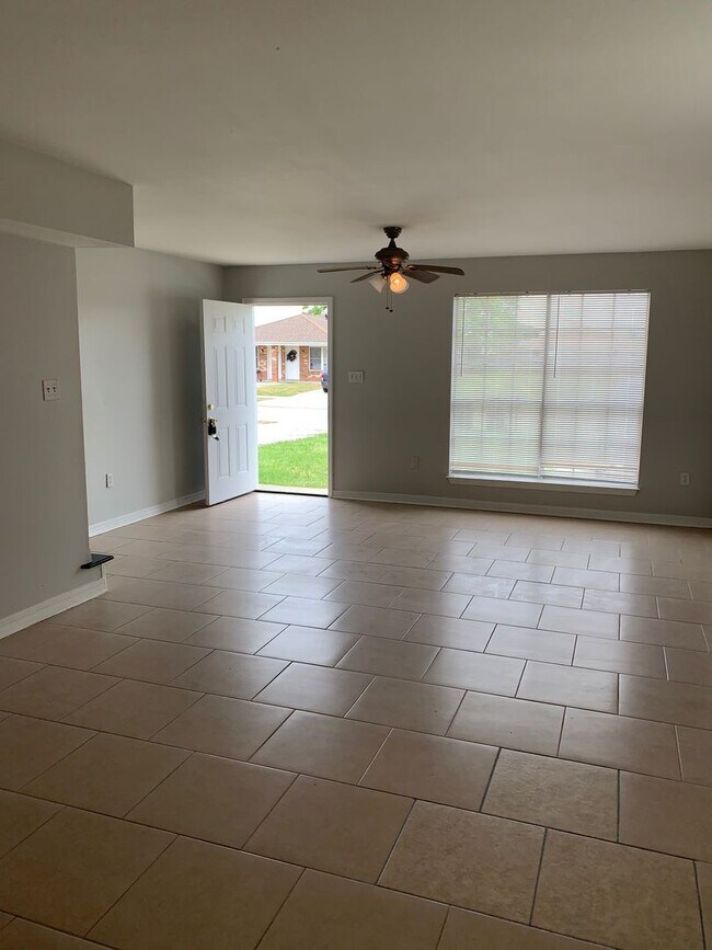 Building Photo - 8532 Deerfield Dr