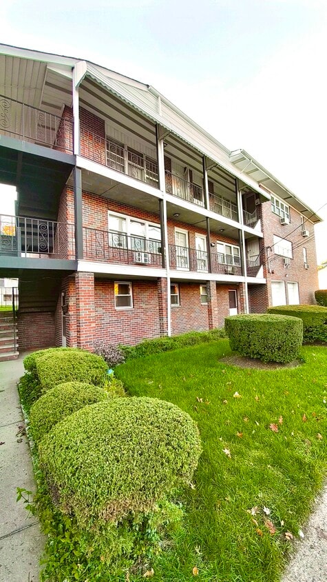 Primary Photo - 111 Terrace Pl