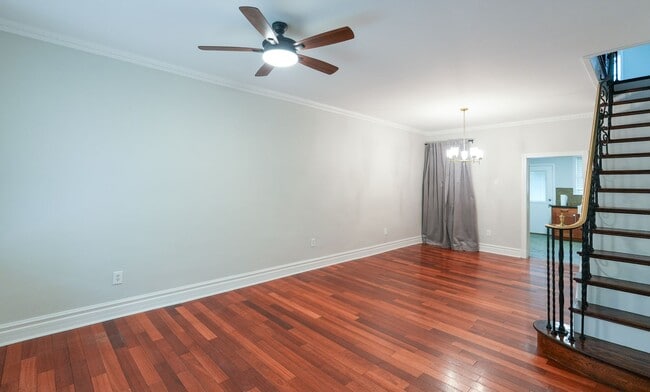 Building Photo - Updated 3BR townhome with finished basement in Girard Estate!