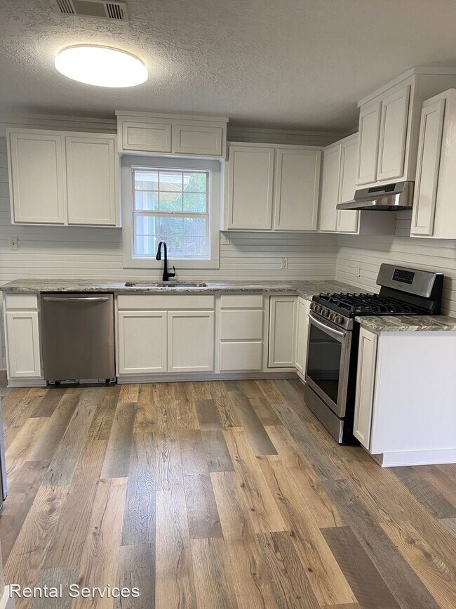 Building Photo - 2 br, 1 bath House - 3429 3rd St