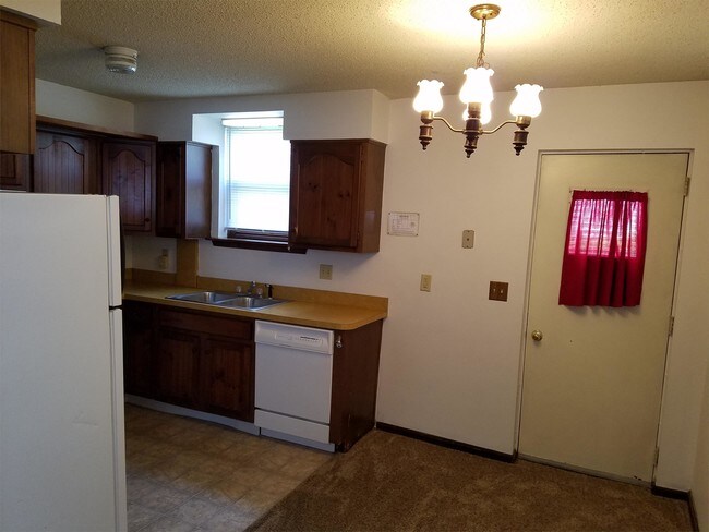 Building Photo - 4206 Spruce Hills Dr