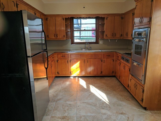 Building Photo - 639 Oakdene Ave