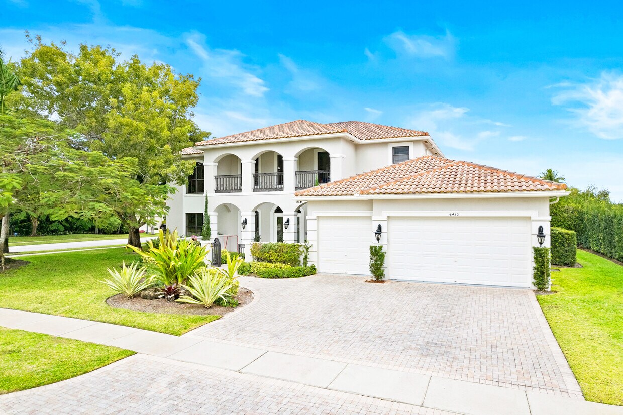Primary Photo - 4430 Island Reef Dr
