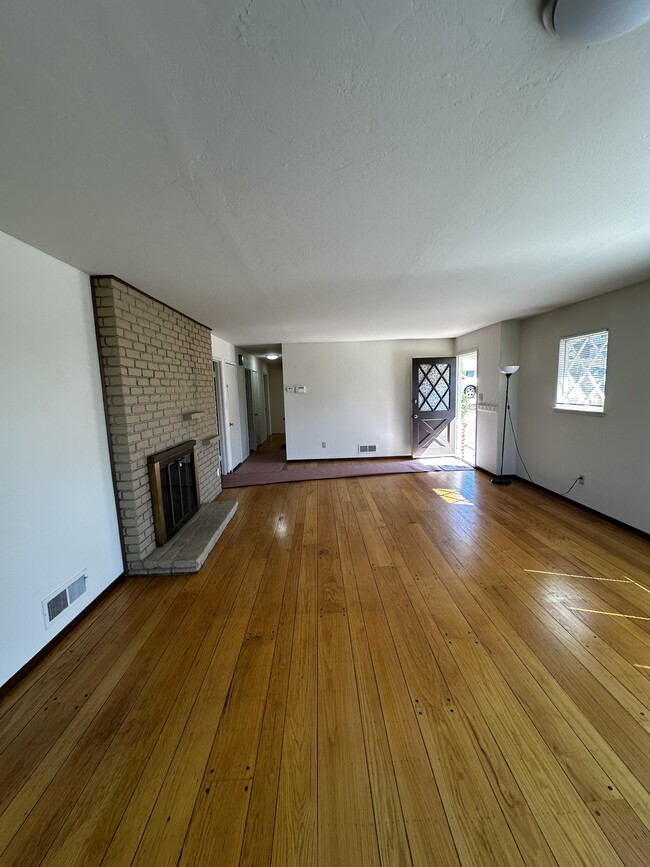 Building Photo - 154 Maiden Ln