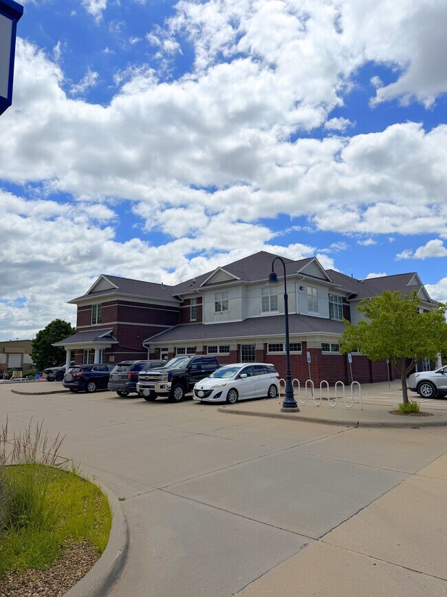Foto del edificio - 420 Community Dr