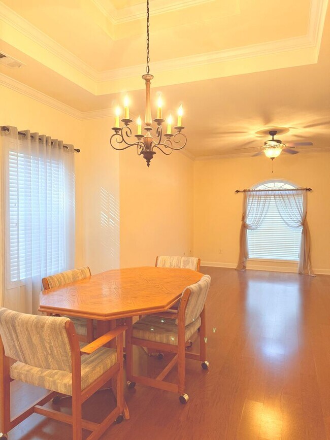 Building Photo - Beautiful Home in Opelika