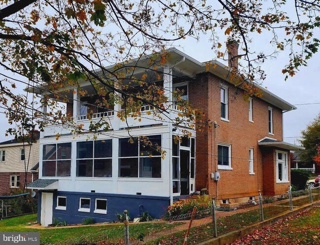 Building Photo - 515 Fourth St