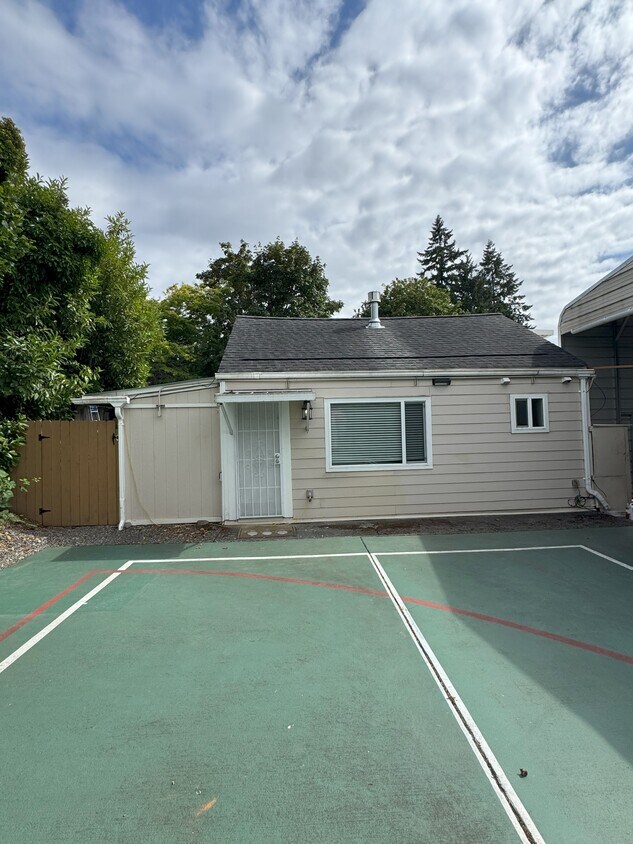 Foto principal - 1915 Mountain View Ave W
