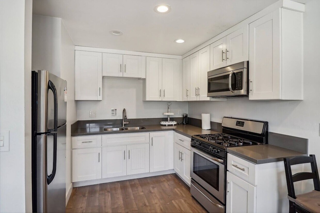 Foto principal - 4985 Comanche Dr