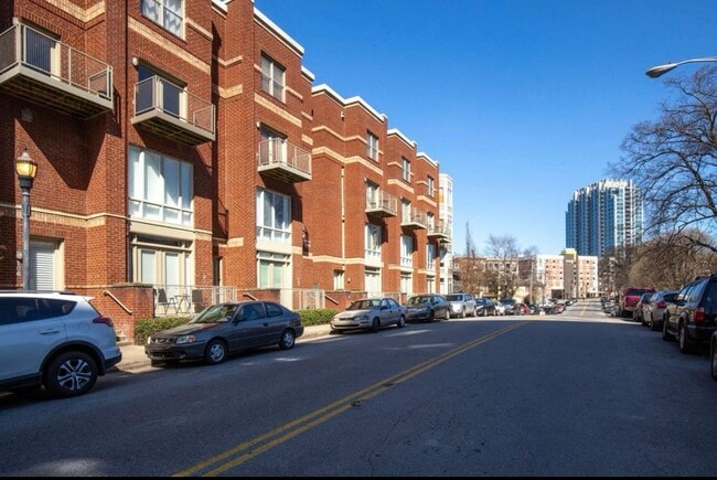 Building Photo - 807 18th Ave S