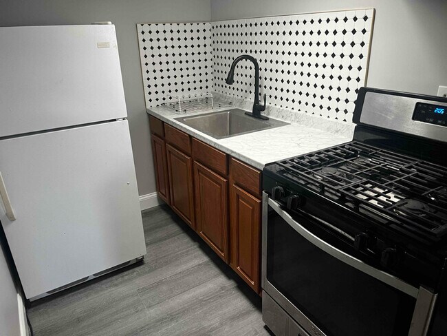 Foto del edificio - 829 N Charles St