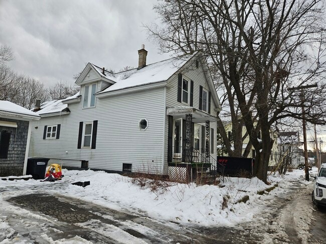 Building Photo - 12 7th St