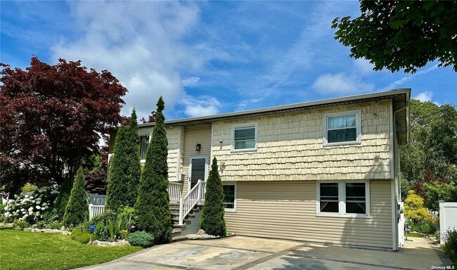 Building Photo - 648 Molloy St
