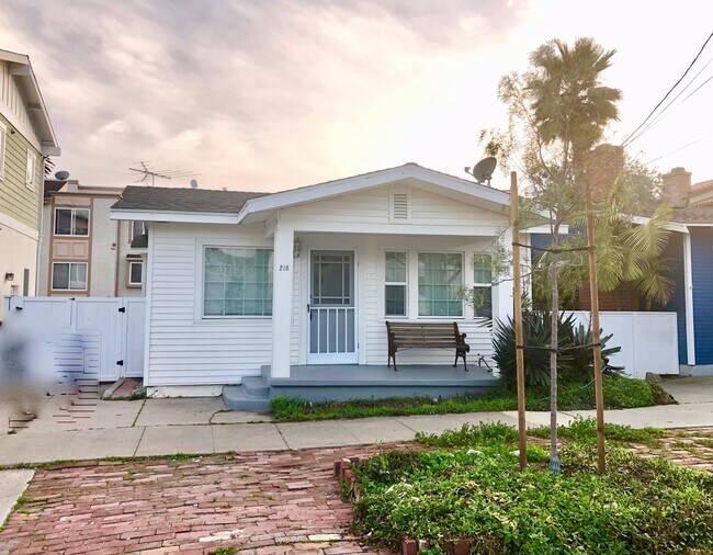 Foto del edificio - Gorgeous Completely Remodeled California Beach Bungalow w/Laundry+Backyard+Storage Near Beach