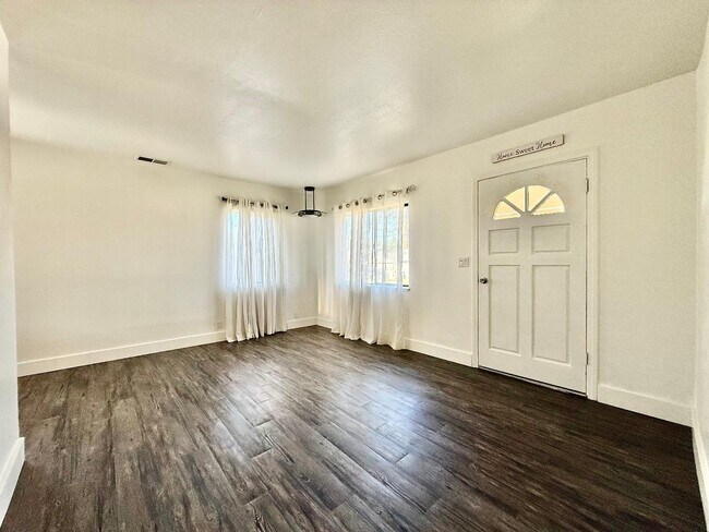 Foto del edificio - 2236 Home Dr