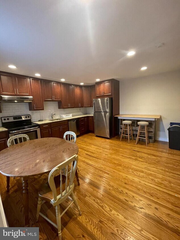 Primary Photo - 456 N Easton Rd