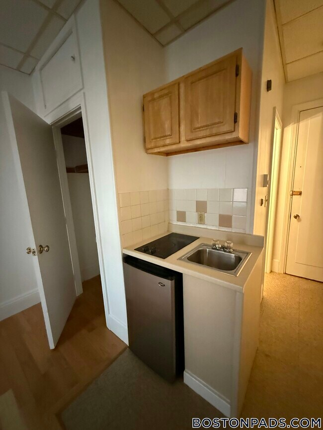 Foto del edificio - 272 Newbury St